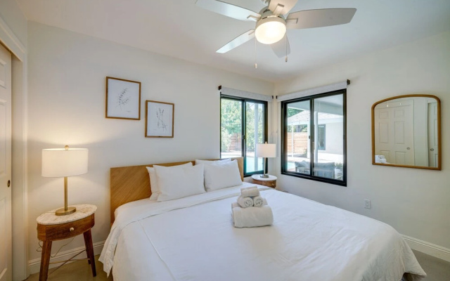 Bakersfield Oasis: Private Pool, Hot Tub & Patio!