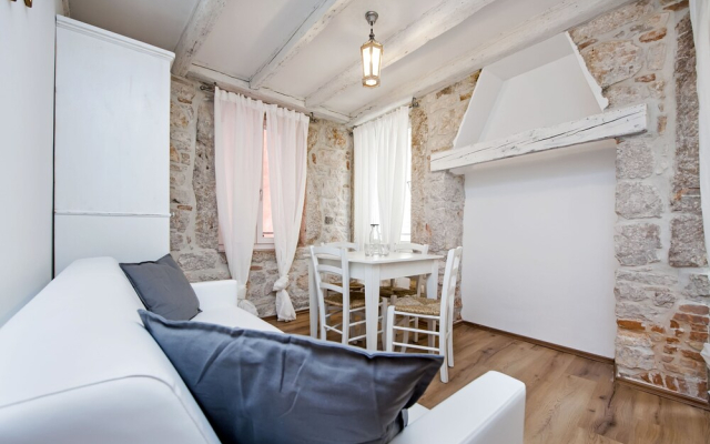 Apartments Casa Roccia Bianca