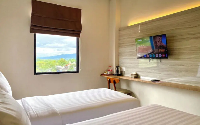 Front One Hotel Gombong