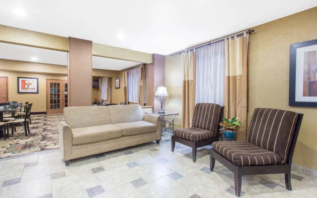 Days Inn & Suites Waterloo