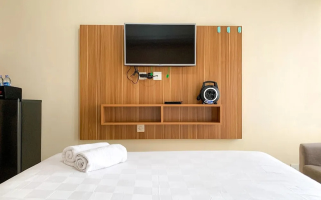 Modern Look And Comfy Studio Tifolia Apartment