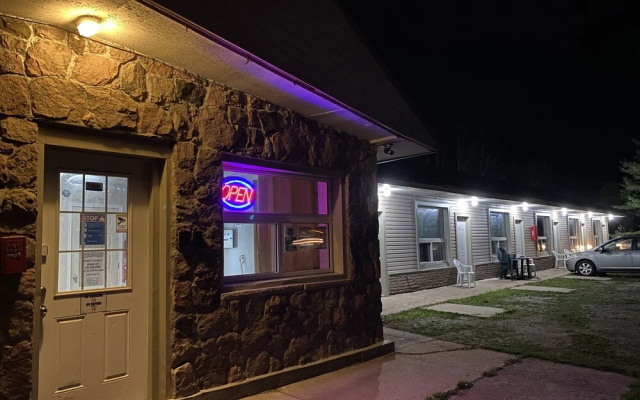Muskoka Nights Motel