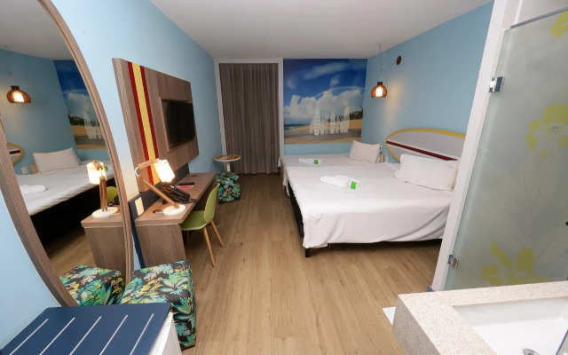 Golden Tulip Guarujá (Former Delphin Surf Hotel)