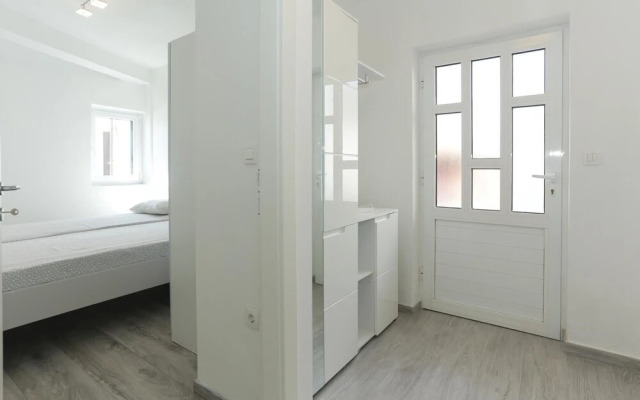 Amazing Home in Solin with WiFi, 1 Bedrooms & Hot Tub