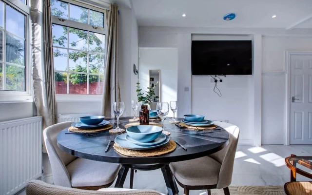 Perfect Booking Stylish 3 Bed House in Enfield