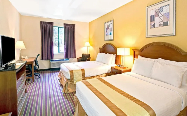 Days Inn & Suites Hickory