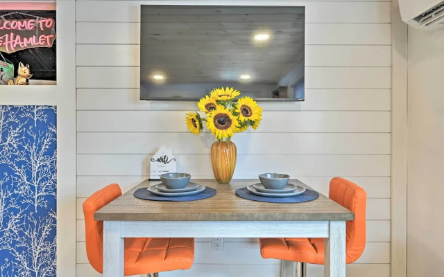 Modern Apartment: Near Hiking & Race Course