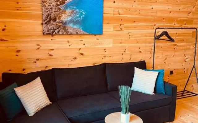ADA BEACH HOUSE mit Wasserzugang