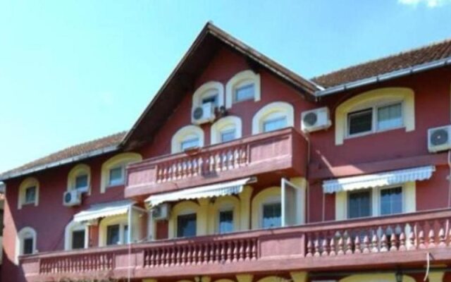 Fontana Hotel Нови Сад вид на фасад