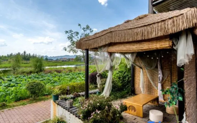FIoating Life Dream Lake View Homestay