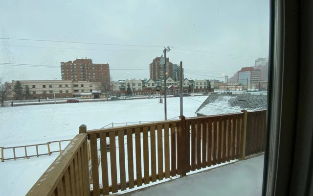 Lovely 1 Bedroom Condo With Free Parking And Balcony