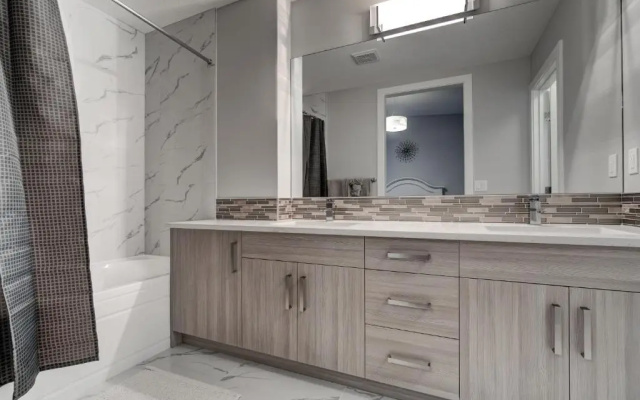 Three-Bedroom with Fireplace #41 Sunalta Downtown