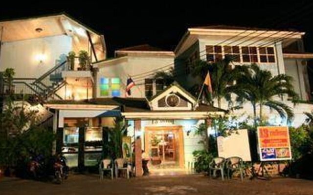 Отель 13 Coins Antique Villa Бангкок вид на фасад