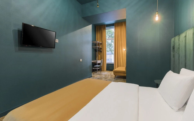 Отель HB Freeze Inn