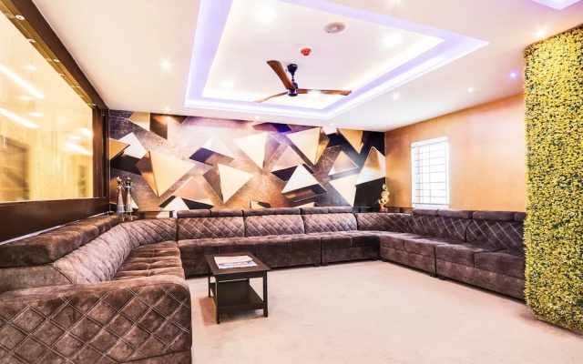 Fabhotel Prime Ravila Grand