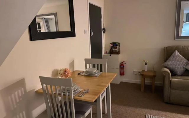 Apartment - Sleeps 2 - Pet Friendly - Parking