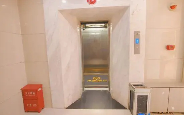 Hefeng Hotel