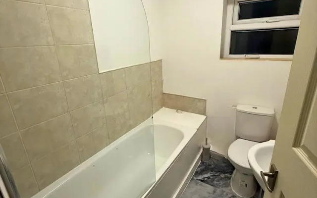 Modern 2 Bed Flat - Ideal for Families