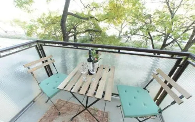 Vintage Panoramic Apartment