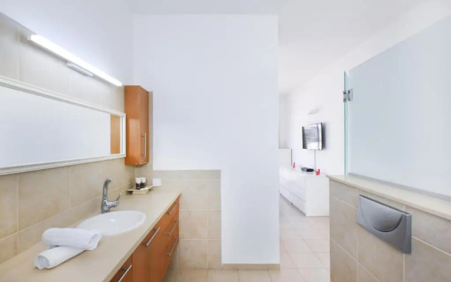 Quiet 4BR Penthouse in Yona Hanavi by HolyGuest