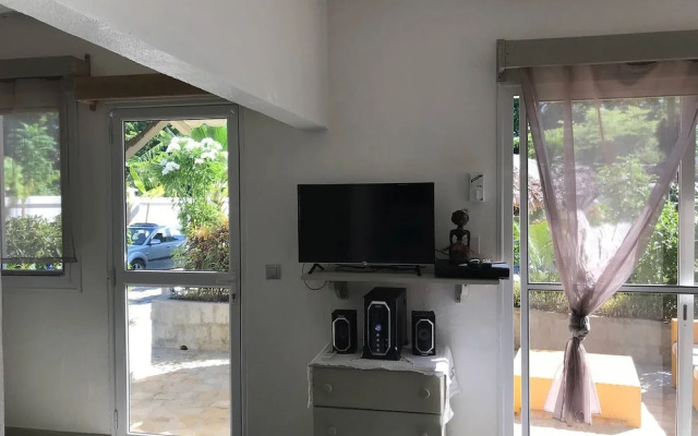 Wonderful Poolside Bungalow Perfect for 2 People