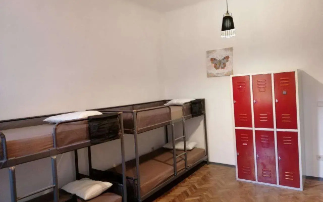 Max Out Apartment