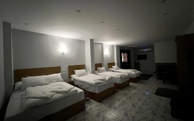 Life Pyramids Inn