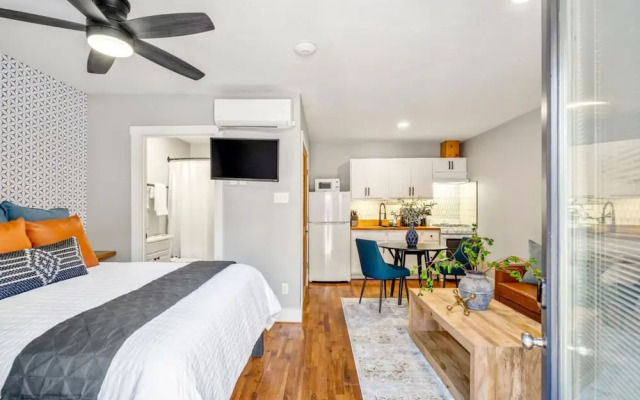 Stylish Studio Near Downtown Attractions