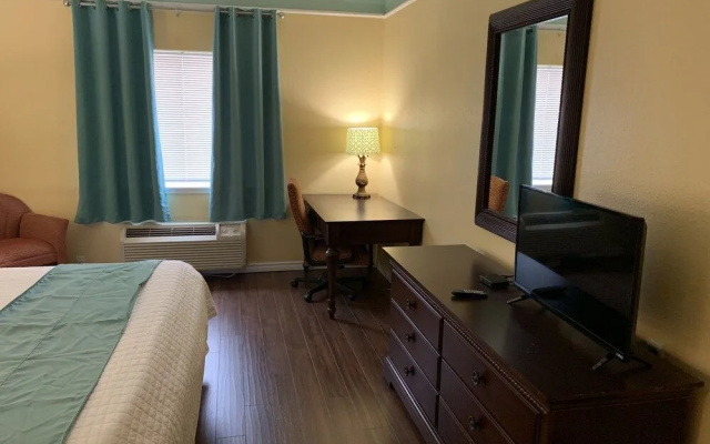 Deluxe 6 Inn & Suites