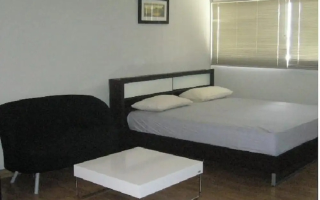 Room-thailand Taxi & Apartment Hostel