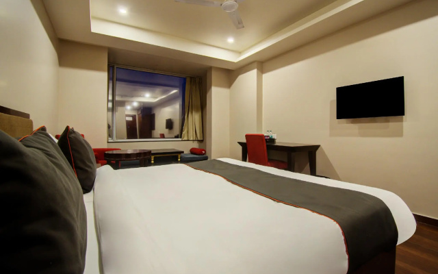 Oyo Townhouse  132 Hotel The Grand