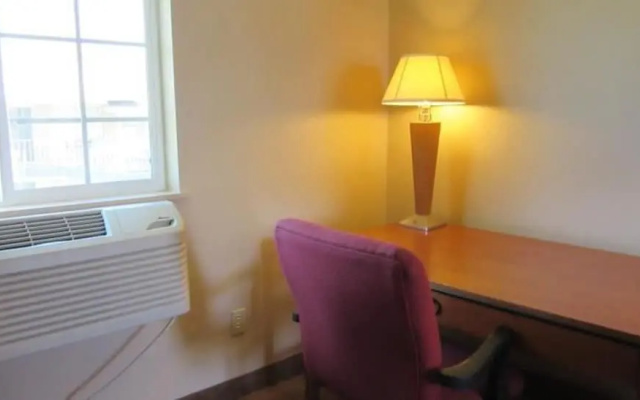 Bella Vista Inn & Suites