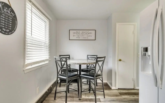 4 Mi to Dtwn Rochester: Charming Apt w/ Patio!