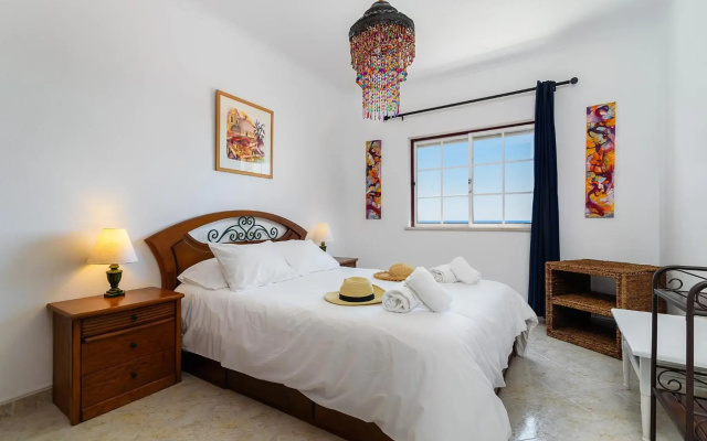 Top Floor Ocean View Apartment – Near Beach Luz