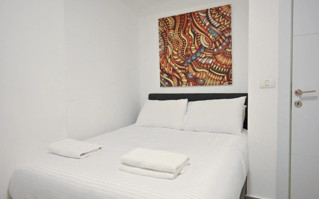 Designed 3BR in Frishman 15 by HolyGuest