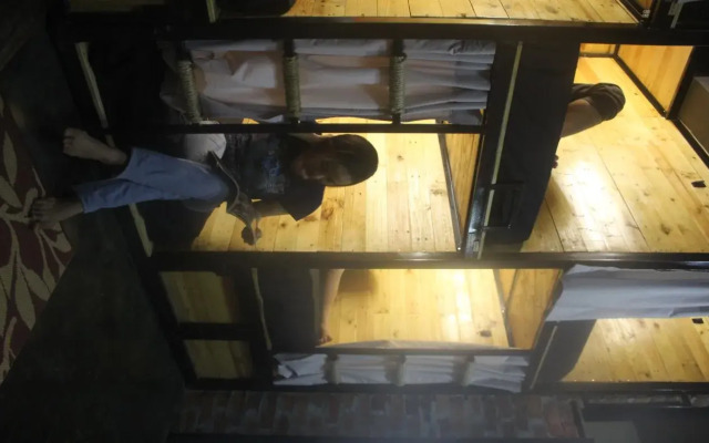 THE BUNK BACKPACKERS HOSTEL by fleur