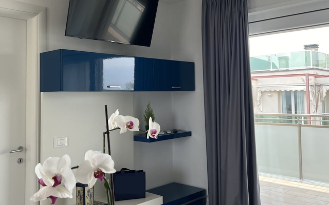 Penthouse With Rooftop Terrace and sea Views