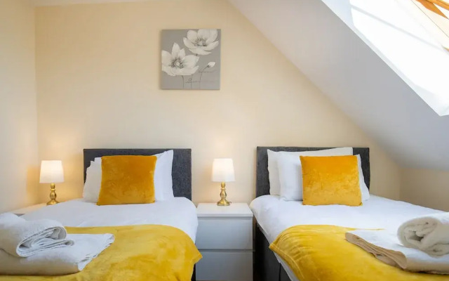 Velvet 1-bedroom Penthouse, Clockhouse, Hoddesdon
