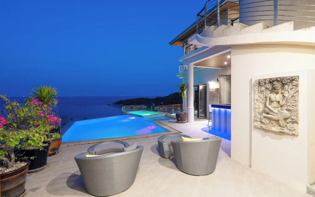 Villa Azure with Infinity Pool