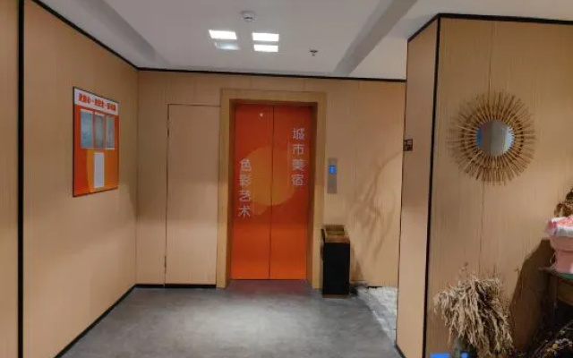 Roz Art Hotel (Ningbo Lianfeng Square Railway Station)