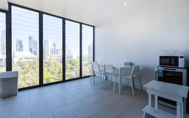 Leila, 1BDR Melbourne Apartment