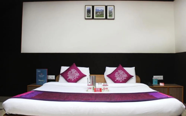 OYO 1327 Inchara Hotel