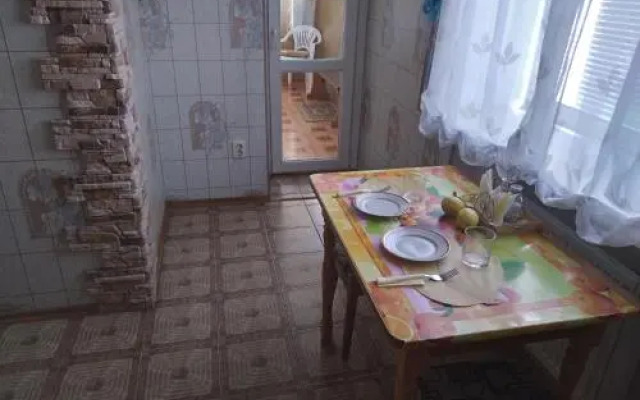 Apartment on Peremohy Street 8