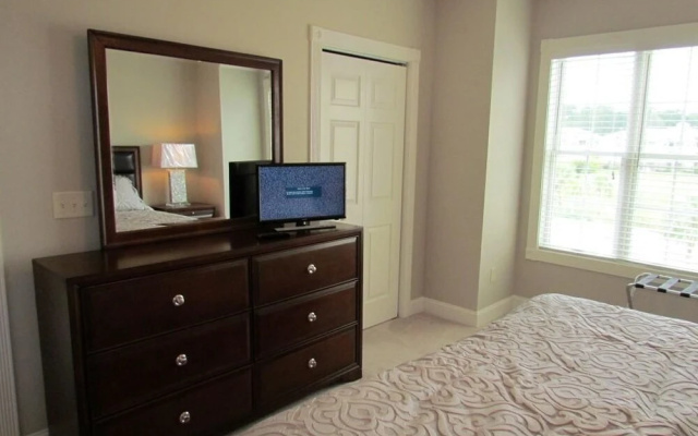 Magnolia Pointe Luster Leaf 4890-301