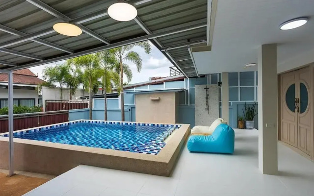 Renovated 3BR Pool Villa Near Beach V228