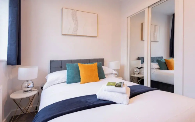 Modern 2- Bedroom Apartment in Central Redhill!