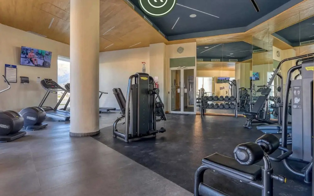 Luxury Oceanfront Studio - Beach - Pools - Gym