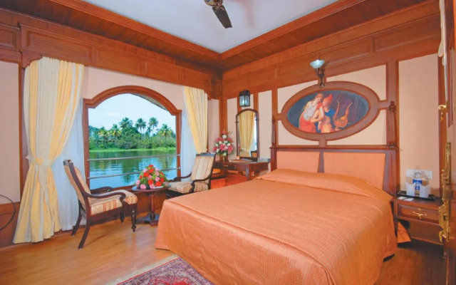 Sterling House boat Lake Palace Alleppey