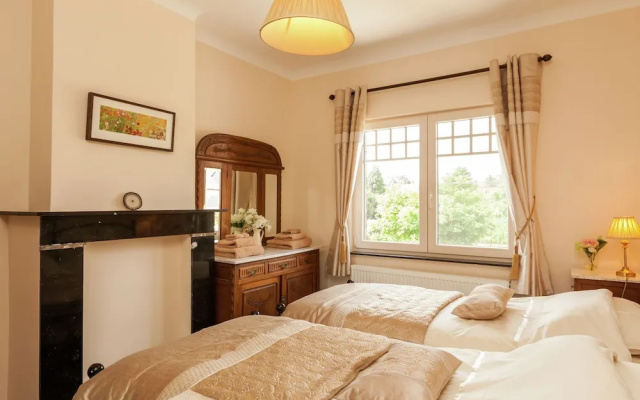 Alluring Holiday Home in Mol With Fenced Garden and Barbecue