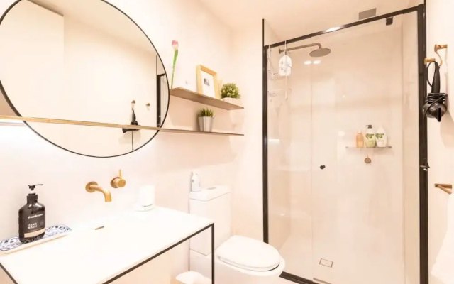 Trendy 1 Bedroom Apartment In The Heart Of Collingwood